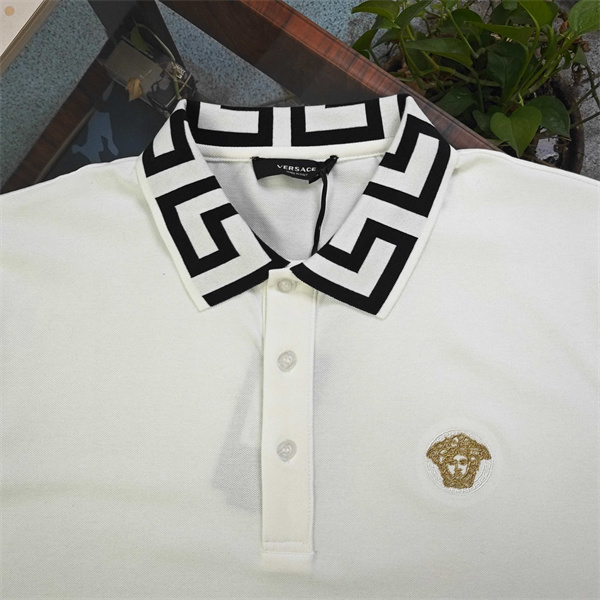 ワンポイント メンズ ラグジュアリーカジュアル 着映え VERSACE ヴェルサーチ コピー Tシャツ 注目アイテム