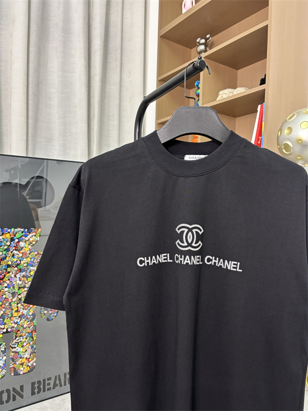 ワンポイントロゴ 半袖 メンズ きれいめコーデ 快適な着心地 CHANEL シャネル コピー Tシャツ 人気モデル