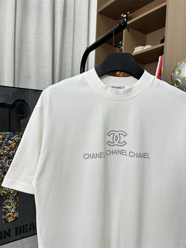 ワンポイントロゴ 半袖 メンズ きれいめコーデ 快適な着心地 CHANEL シャネル コピー Tシャツ 人気モデル