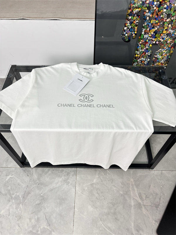ワンポイントロゴ 半袖 メンズ きれいめコーデ 快適な着心地 CHANEL シャネル コピー Tシャツ 人気モデル