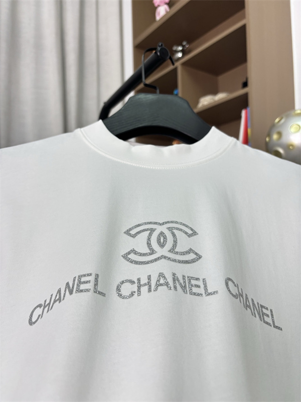 ワンポイントロゴ 半袖 メンズ きれいめコーデ 快適な着心地 CHANEL シャネル コピー Tシャツ 人気モデル