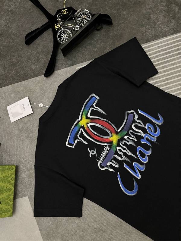 グラフィックロゴ 半袖 メンズ 個性派ファッション 上品カジュアル 2026最新 CHANEL シャネル コピー Tシャツ