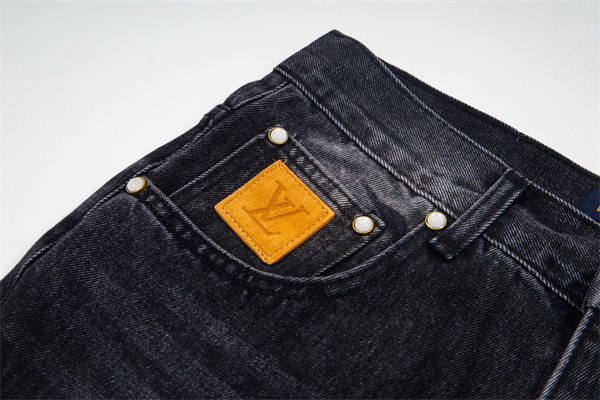 バックロゴ刺繍 メンズ ウォッシュ加工 ワイドシルエット 着映え LOUIS VUITTON ルイヴィトン コピー デニムパンツ 存在感抜群