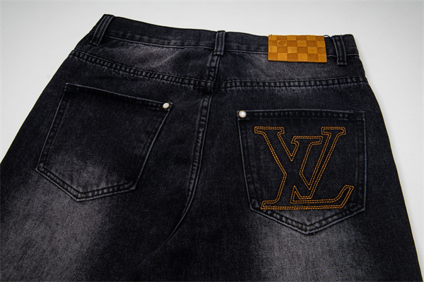 バックロゴ刺繍 メンズ ウォッシュ加工 ワイドシルエット 着映え LOUIS VUITTON ルイヴィトン コピー デニムパンツ 存在感抜群