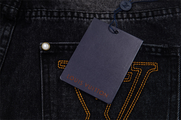 バックロゴ刺繍 メンズ ウォッシュ加工 ワイドシルエット 着映え LOUIS VUITTON ルイヴィトン コピー デニムパンツ 存在感抜群