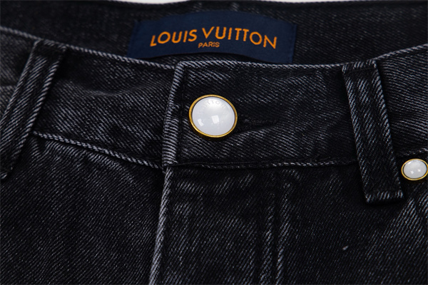 バックロゴ刺繍 メンズ ウォッシュ加工 ワイドシルエット 着映え LOUIS VUITTON ルイヴィトン コピー デニムパンツ 存在感抜群