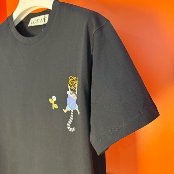 LOEWE ロエベ アナグラム キャラクタープリントTシャツ 高密度コットン 立体表現 デイリー カジュアル 売れ筋 ユニセックス