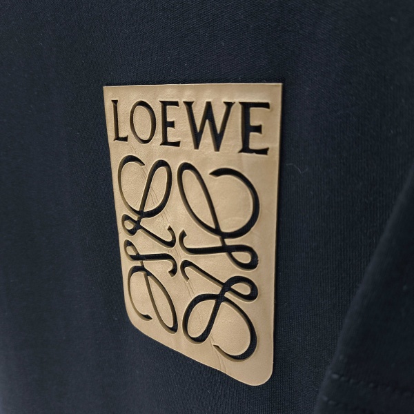 LOEWE コピー ロエベ 2026春夏新作 仮ポケット風アナグラムロゴ 半袖Tシャツ 男女兼用 人気 カジュアル トップス