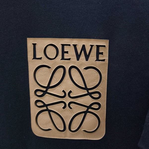 LOEWE コピー ロエベ 2026春夏新作 仮ポケット風アナグラムロゴ 半袖Tシャツ 男女兼用 人気 カジュアル トップス