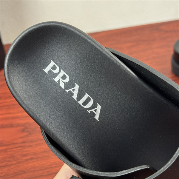 履き心地Pradaプラダサンダルメンズコピー凹凸ゴム底がスポーツカジュアルおしゃれで快適な一足