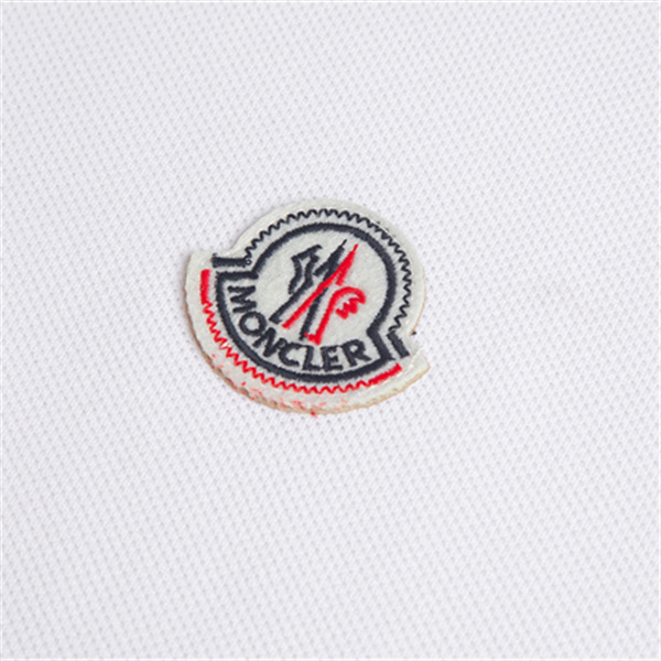 ミニマル アイコンアクセント タウンユース対応 上品見え MONCLER モンクレール コピー ポロシャツ ホットアイテム