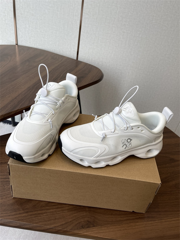 トレンド新作 Loewe x On Cloudsolo ロエベスニーカースーパーコピーユニセックス2026上品