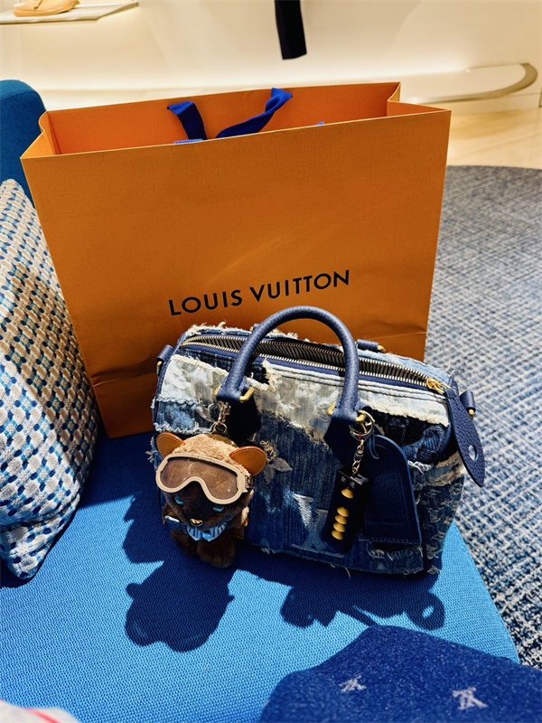Louis Vuitton ルイヴィトンバッグチャームコピーLV LOUIS BEARおしゃれ可愛いプレゼント