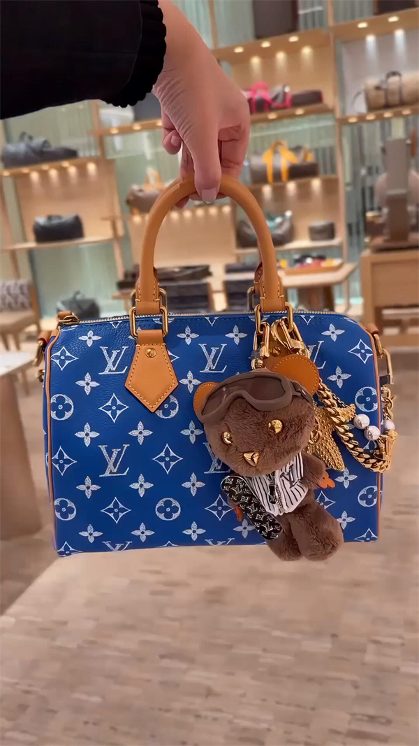 Louis Vuitton ルイヴィトンバッグチャームコピーLV LOUIS BEARおしゃれ可愛いプレゼント