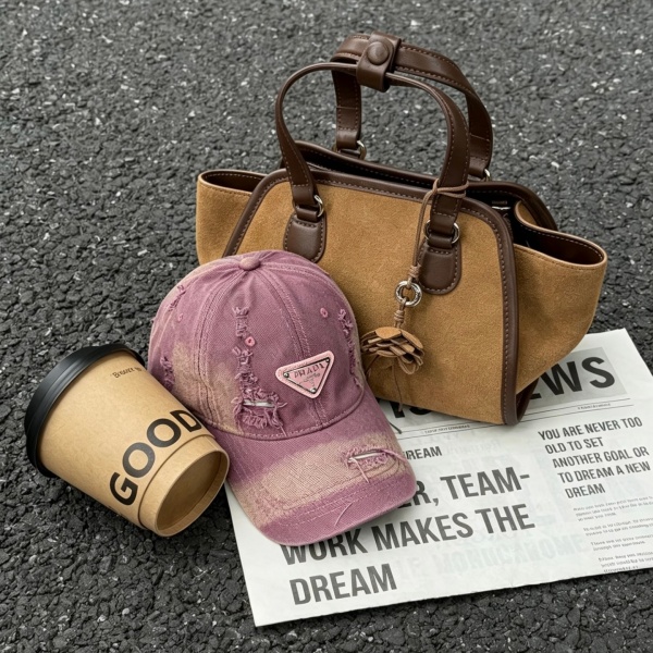 PRADA プラダ風 ダメージ加工 キャップ レディース ヴィンテージ調 刺繍ロゴ こなれ見え 小顔見え 日差し対策 売れ筋候補