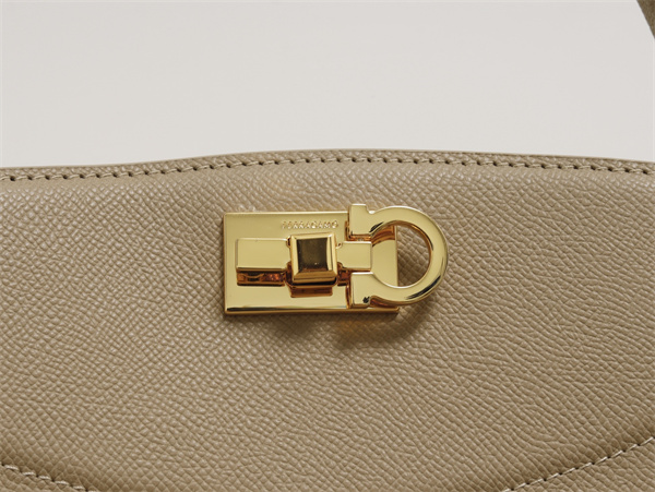 Salvatore Ferragamo Studio Boxフェラガモハンドバッグコピー人気2026トレンド最新作