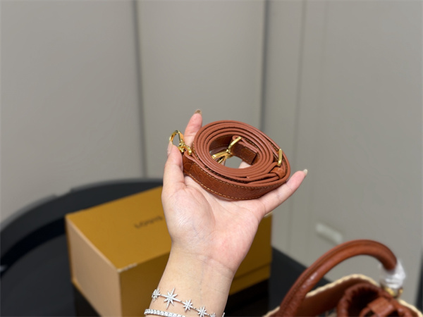 2026上品 Lv Capucinesルイヴィトンハンドバッグコピー旅行用お洒落春夏流行り