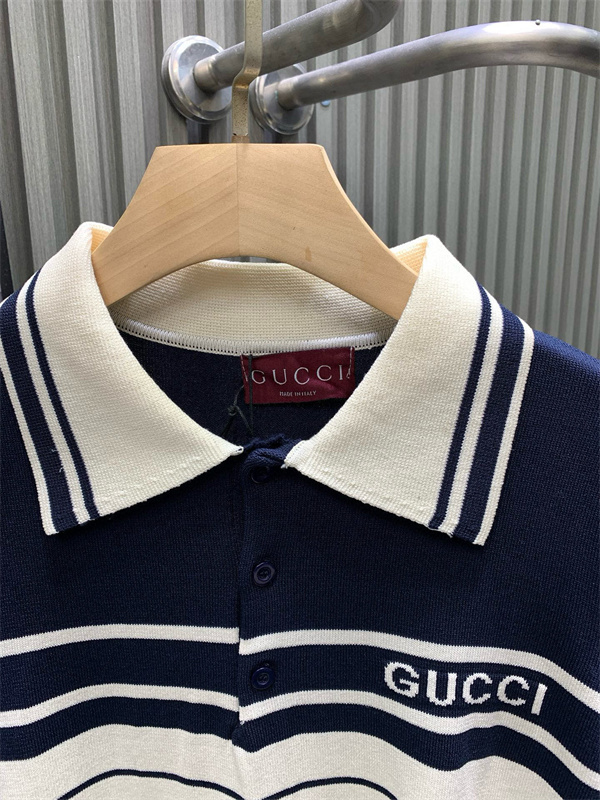 ボーダー柄 ニット調 襟付き GUCCI グッチ コピー 半袖ポロシャツ ロゴ刺繍 きれいめカジュアル 着映えトップス 売れ筋候補