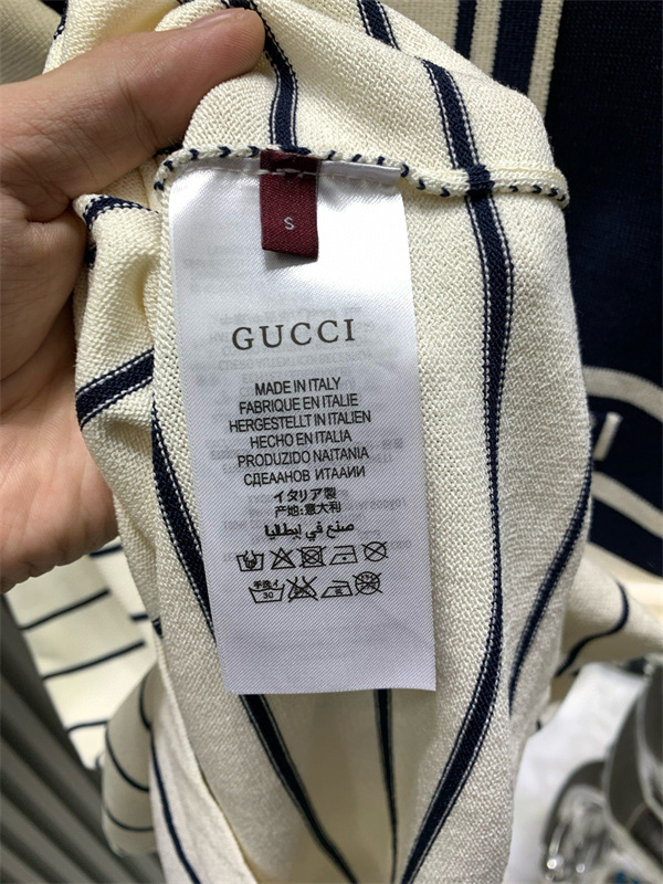 ボーダー柄 ニット調 襟付き GUCCI グッチ コピー 半袖ポロシャツ ロゴ刺繍 きれいめカジュアル 着映えトップス 売れ筋候補