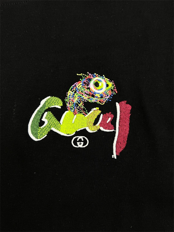 ワンポイント刺繍 クルーネック GUCCI グッチ コピー 半袖Tシャツ ミニマル映え 2026デイリー推し こなれ感トップス