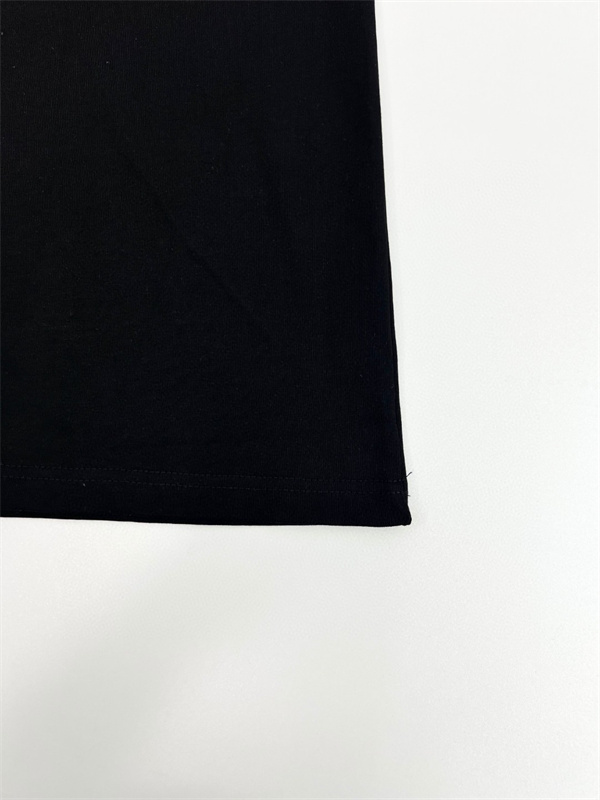 ワンポイント刺繍 クルーネック GUCCI グッチ コピー 半袖Tシャツ ミニマル映え 2026デイリー推し こなれ感トップス