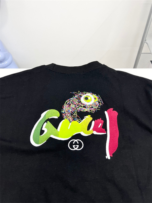 ワンポイント刺繍 クルーネック GUCCI グッチ コピー 半袖Tシャツ ミニマル映え 2026デイリー推し こなれ感トップス