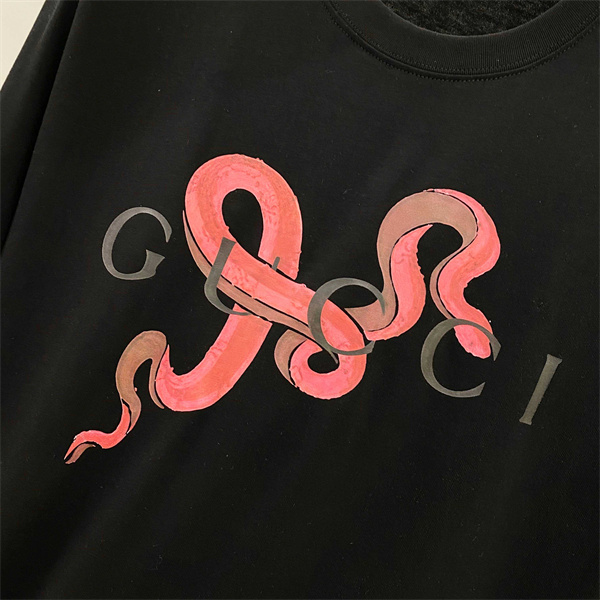 グラフィックプリント スネーク柄 クルーネック GUCCI グッチ コピー 半袖トップス 一枚で決まる 話題 注目デザイン