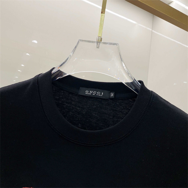 グラフィックプリント スネーク柄 クルーネック GUCCI グッチ コピー 半袖トップス 一枚で決まる 話題 注目デザイン