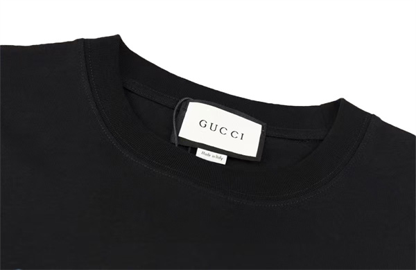ロゴ入り ミニマル映え GUCCI グッチ コピー 半袖トップス 一枚で決まる 今っぽい カジュアル注目アイテム