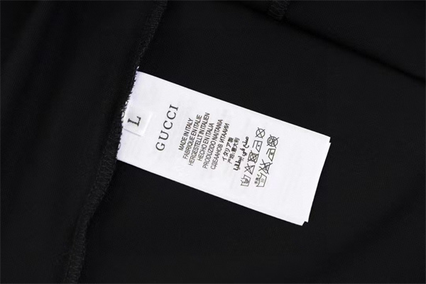 ロゴ入り ミニマル映え GUCCI グッチ コピー 半袖トップス 一枚で決まる 今っぽい カジュアル注目アイテム