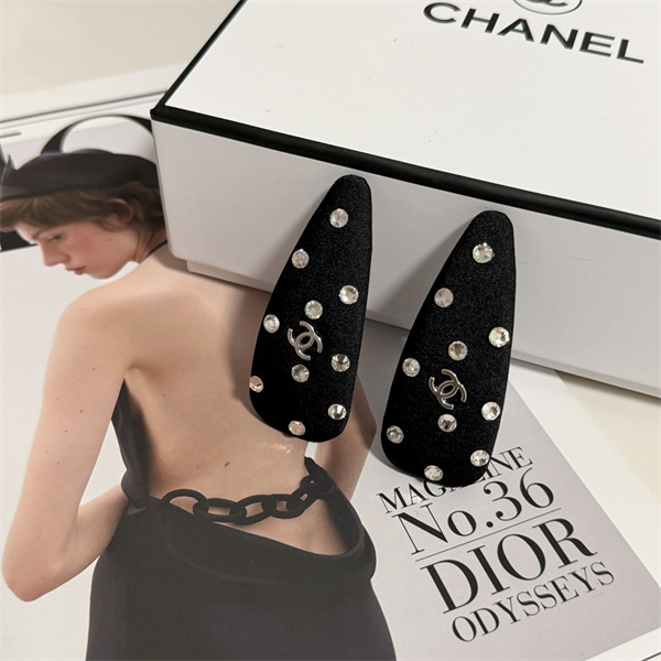 【新品】シャネル CHANEL ヘアクリップ 4点セット ブラック＆シルバー 芸能人愛用 Chanelシャネルヘアクリップスーパーコピー可愛い2026
