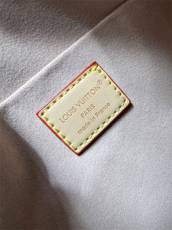 モノグラムデザイン ミニボストン風 斜め掛け対応 LOUIS VUITTON ルイヴィトン コピー バッグ 旬顔 お出かけ主力 人気上昇中
