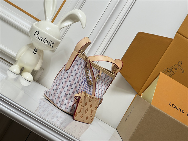 トートバッグ モノグラム柄 ポーチ付き LOUIS VUITTON ルイヴィトン コピー 2026新作 着映え 旬顔バッグ 注目アイテム