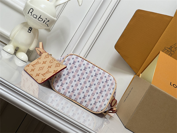 トートバッグ モノグラム柄 ポーチ付き LOUIS VUITTON ルイヴィトン コピー 2026新作 着映え 旬顔バッグ 注目アイテム