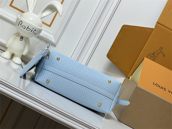 ハンドバッグ ポーチセット モノグラムエンボス LOUIS VUITTON ルイヴィトン コピー すっきり見え 買い足し候補 外出コーデ向け