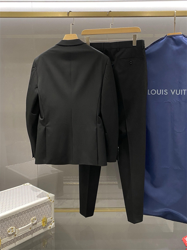 人気26ssルイヴィトンスーツセットコピー LOUIS VUITTONイケメン向けファッションアイテム