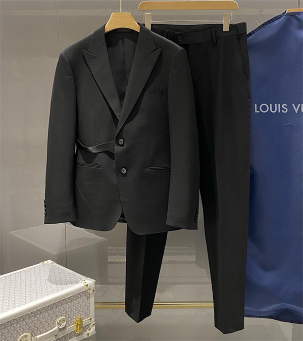 人気26ssルイヴィトンスーツセットコピー LOUIS VUITTONイケメン向けファッションアイテム
