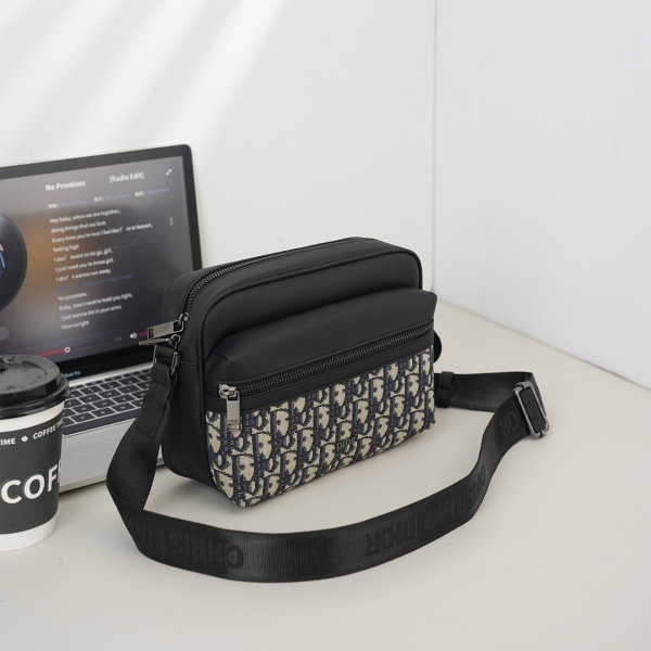 Dior ディオール Rider 2.0 オブリーク柄 メッセンジャーバッグ Christian Dior ショルダーバッグ 斜め掛け対応 都会的 人気上昇中