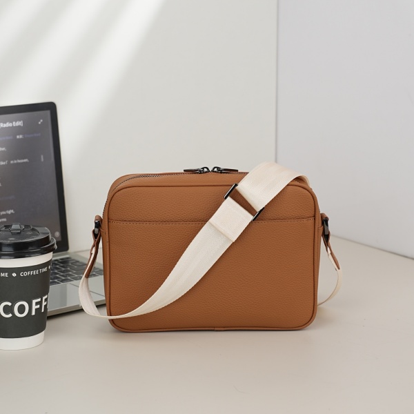 Dior ディオール Rider 2.0 メッセンジャーバッグ ジャカードロゴ柄 キャメルレザー Christian Dior クロスボディバッグ 通勤対応 注目アイテム