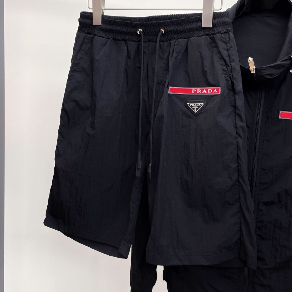 PRADA プラダ ナイロンセットアップ UVカットパーカー ショートパンツ 軽量テック素材 フード付き 2026新作 デイリー主力 メンズ上下セット