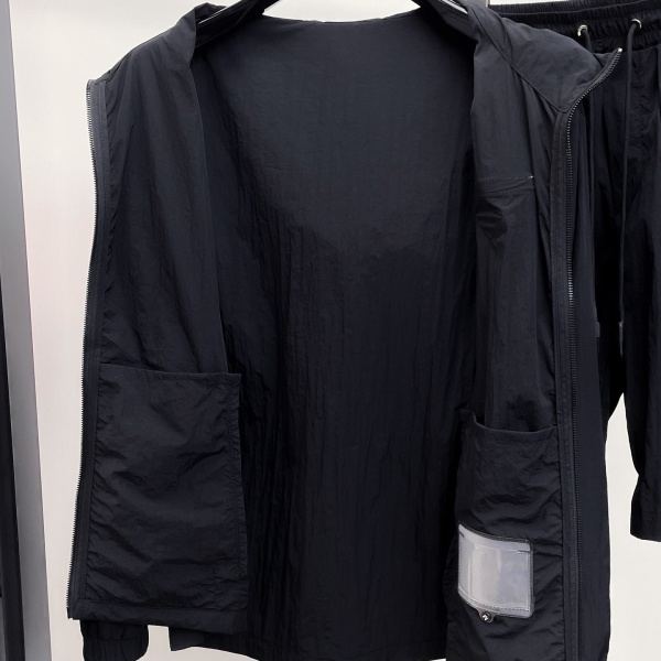 PRADA プラダ ナイロンセットアップ UVカットパーカー ショートパンツ 軽量テック素材 フード付き 2026新作 デイリー主力 メンズ上下セット