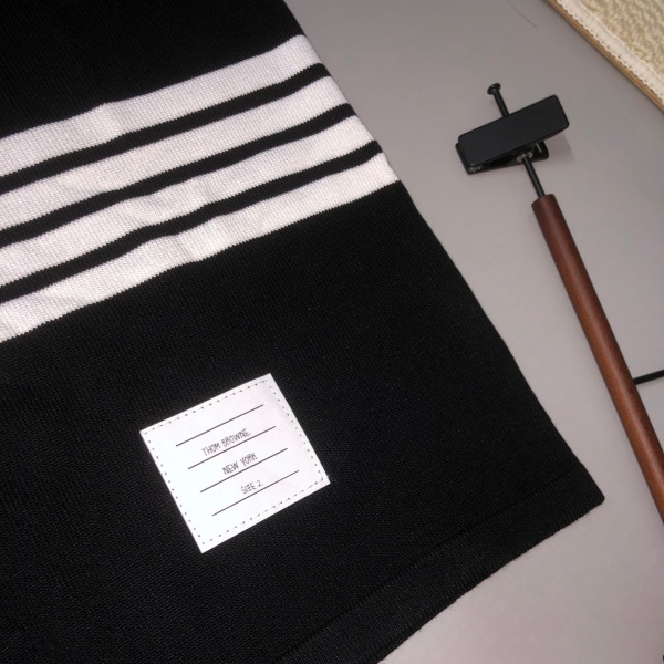 THOM BROWNE トムブラウン 4BARニットショーツ ハーフパンツ イージーウエスト リラックスフィット 着回し力抜群 デイリー主力 ユニセックス