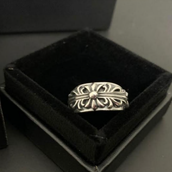 CHROME HEARTS クロムハーツ  925 フローラルクロスリング シルバー調 彫刻デザイン 重厚感 存在感抜群 アクセントジュエリー