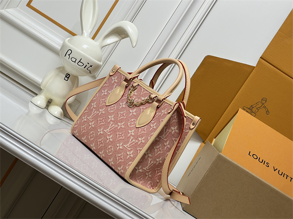 ショルダーバッグ モノグラム総柄 レザー調トリム LOUIS VUITTON ルイヴィトン コピー チャーム付き きれいめカジュアル