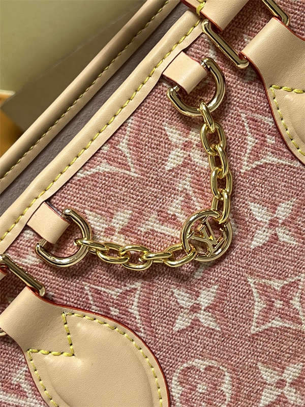 ショルダーバッグ モノグラム総柄 レザー調トリム LOUIS VUITTON ルイヴィトン コピー チャーム付き きれいめカジュアル
