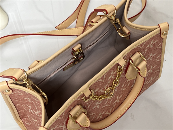 ショルダーバッグ モノグラム総柄 レザー調トリム LOUIS VUITTON ルイヴィトン コピー チャーム付き きれいめカジュアル