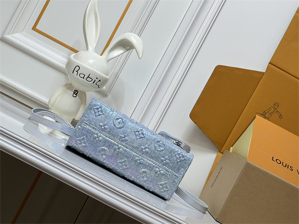 レザー調ハンドル LOUIS VUITTON ルイヴィトン コピー ショルダーバッグ 丸型チャーム付き ショップおすすめ