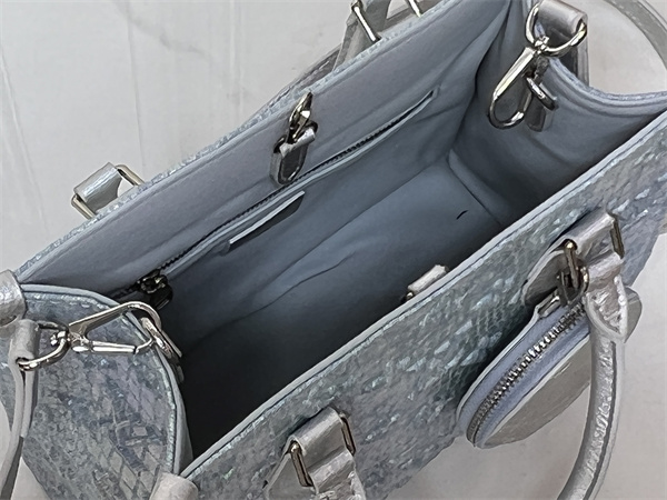 レザー調ハンドル LOUIS VUITTON ルイヴィトン コピー ショルダーバッグ 丸型チャーム付き ショップおすすめ