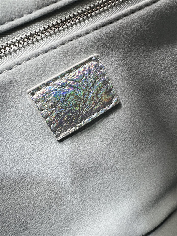 レザー調ハンドル LOUIS VUITTON ルイヴィトン コピー ショルダーバッグ 丸型チャーム付き ショップおすすめ