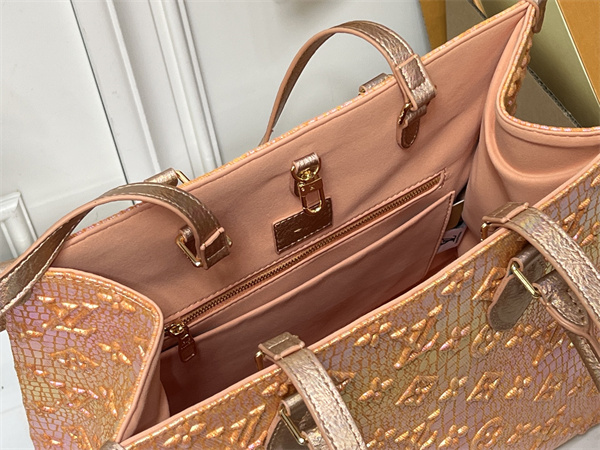モノグラム型押し 光沢トート LOUIS VUITTON ルイヴィトン コピー バッグ  シンプル持ち手 外出コーデ向け ショップおすすめ